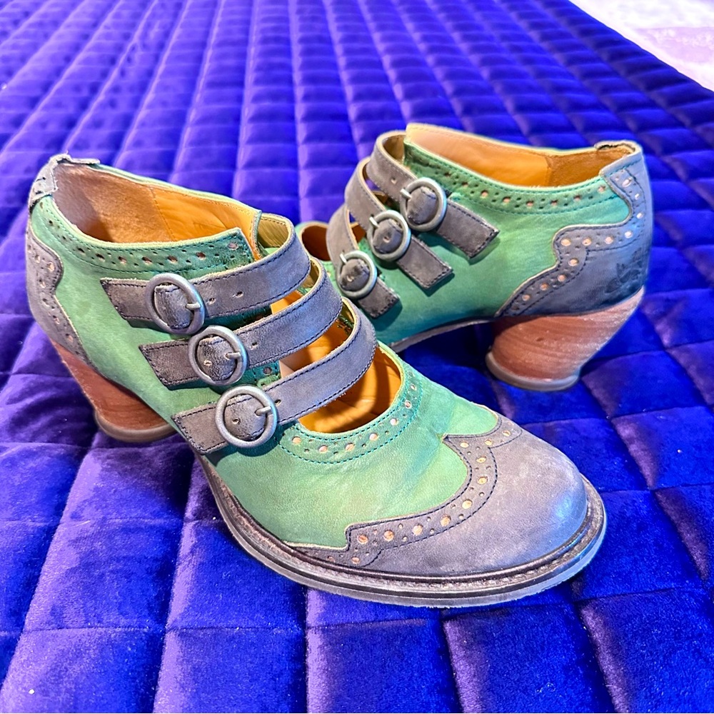 Fluevog East End Kitchener Triple Strap Mary Jane Heels in Seafoam/Grey 💚🩶